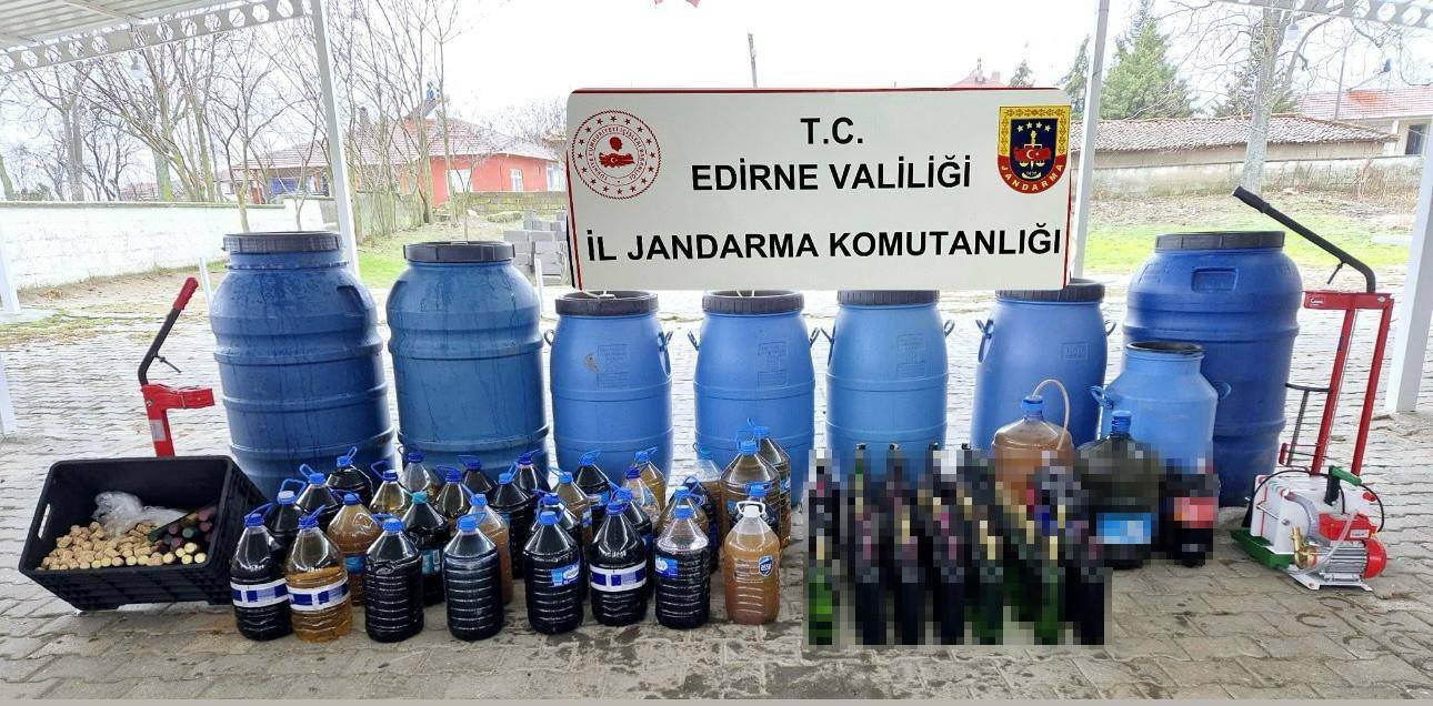 Edirnede Bin 560 Litre Kaçak İçki Ele Geçirildi