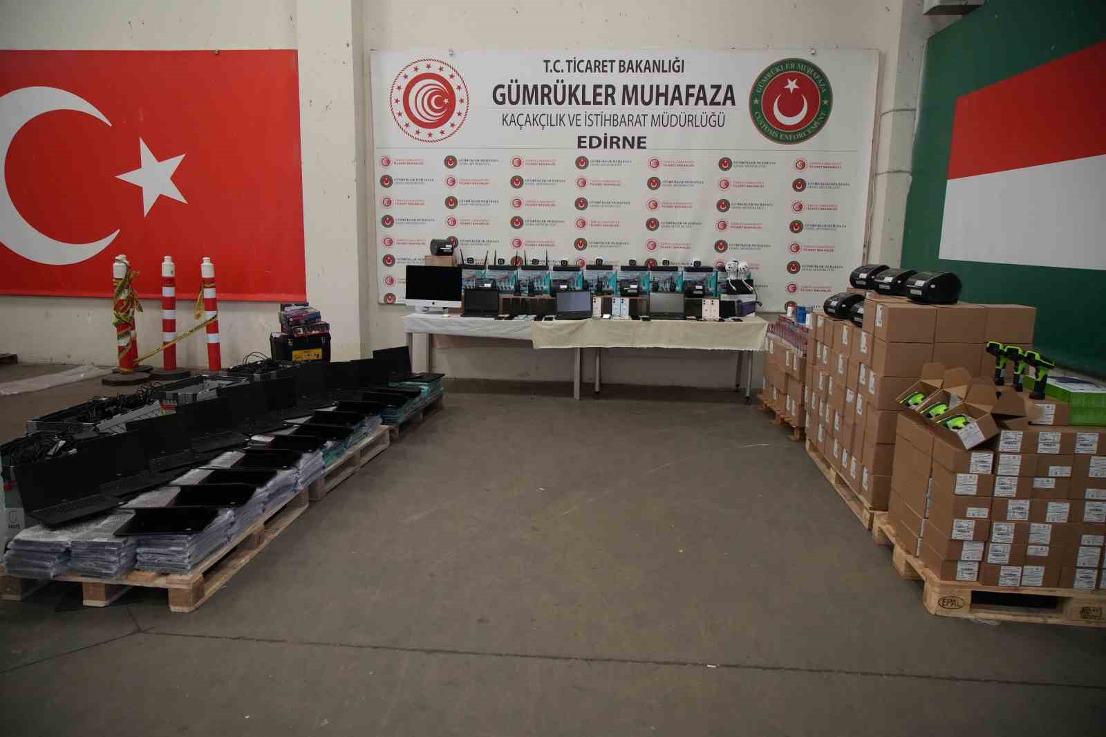 Edirnede, Gümrükte 3 Ayrı Operasyonda Milyonluk Kaçak Eşya Ele Geçirildi
