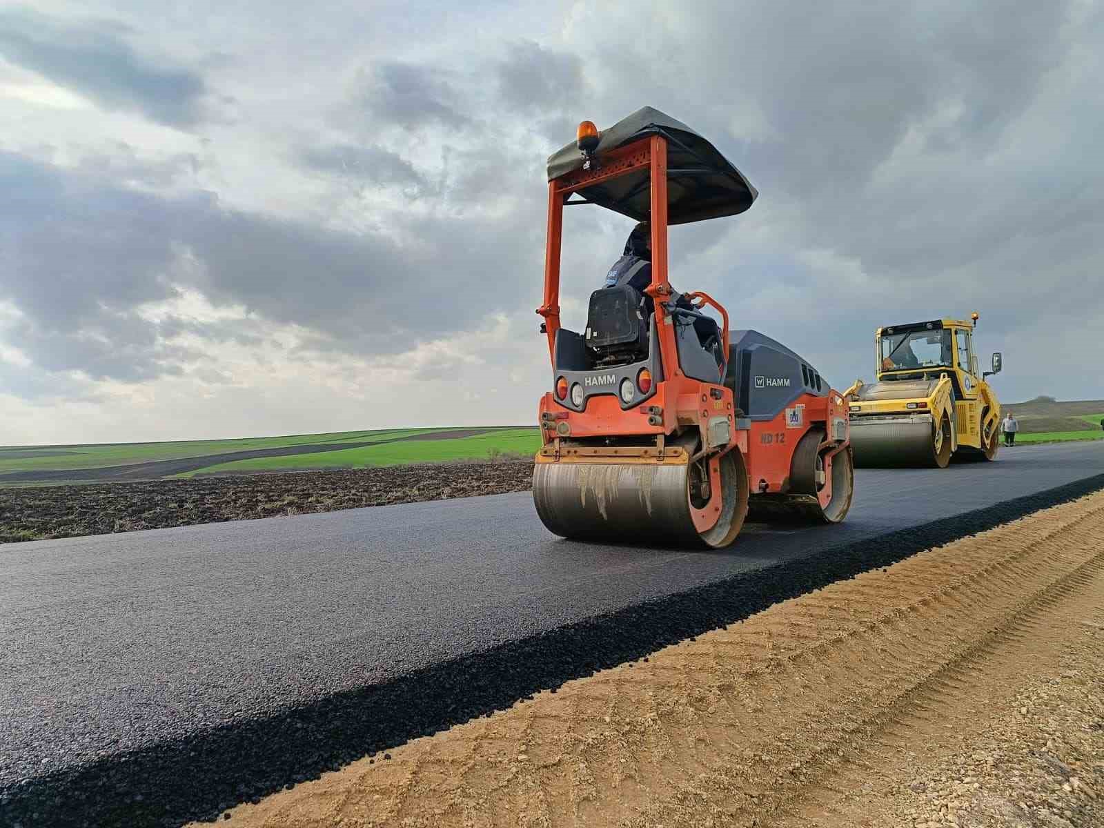 Edirnede Köy Yolları Modern Asfaltla Yenileniyor