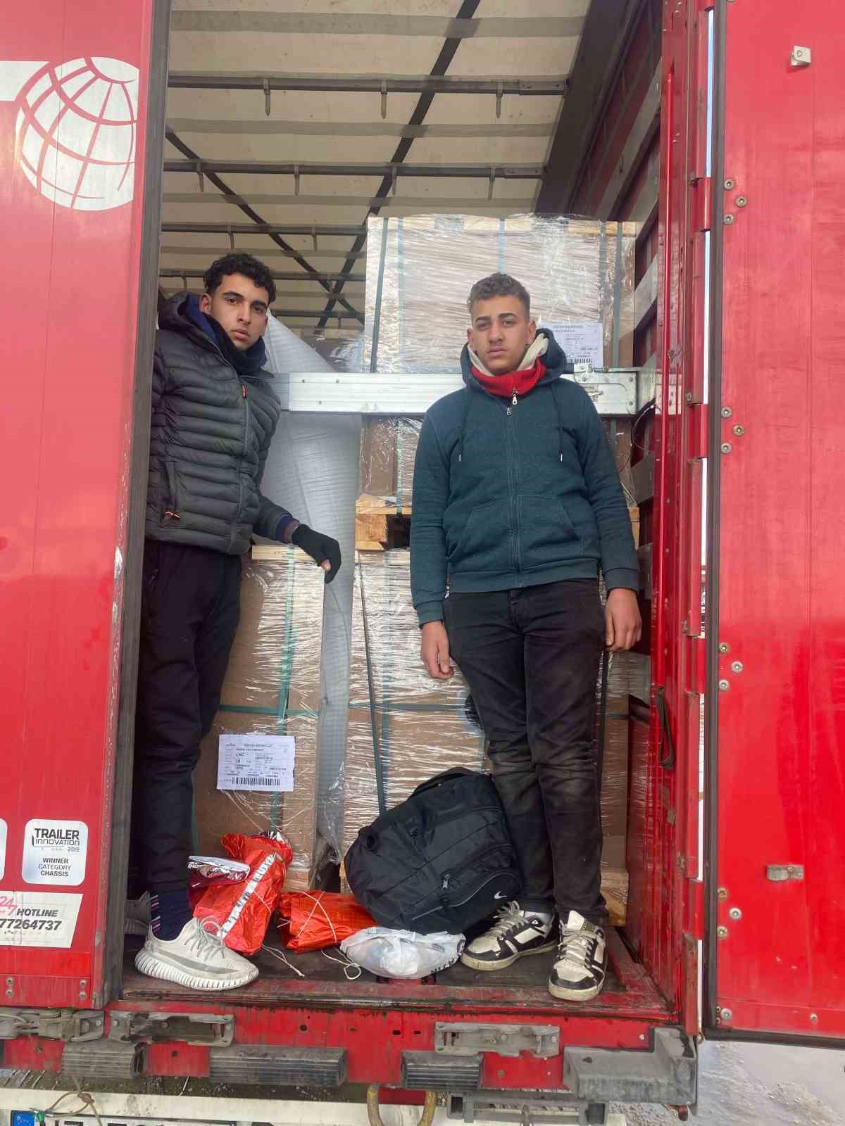 Edirnede Mısırlı 2 Kaçak Göçmen Tırda Yakalandı