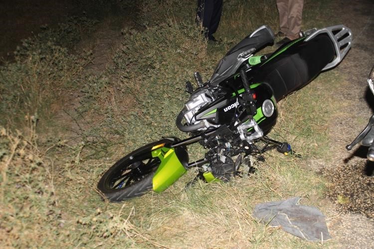 Edirnede Motosiklet Sürücüsü Karanlıkta Yürüyen Yayaya Çarptı: 2 Yaralı