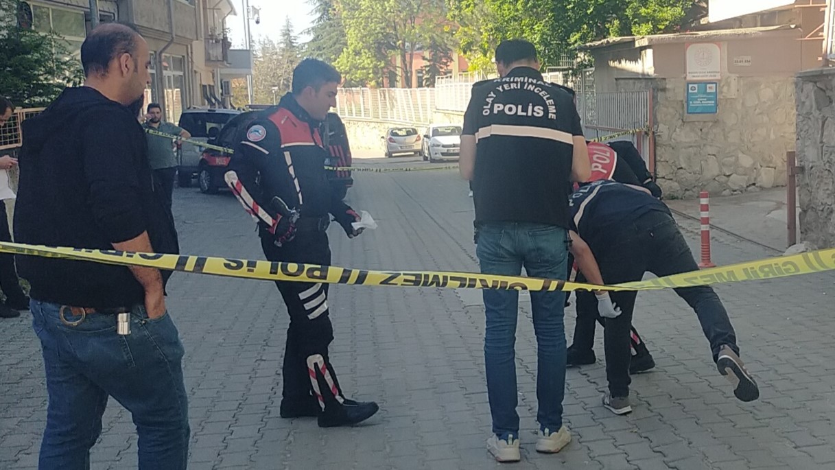 Edirnede Öğrenciler Arasında Bıçaklı Kavga: 1 Yaralı