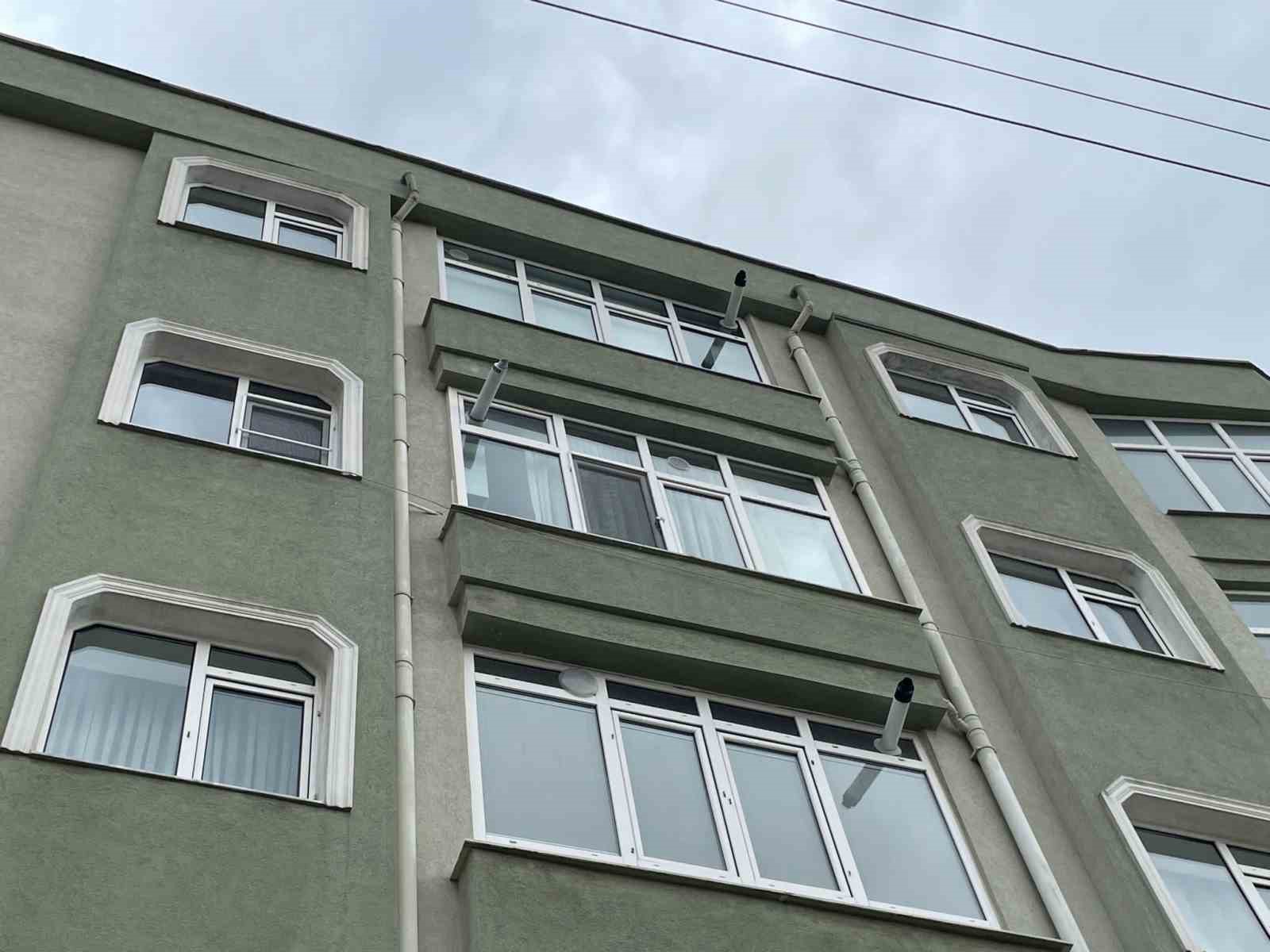 Edirnede Pencere Sinekliğine Yaslanan Çocuk 3Üncü Kattan Düştü