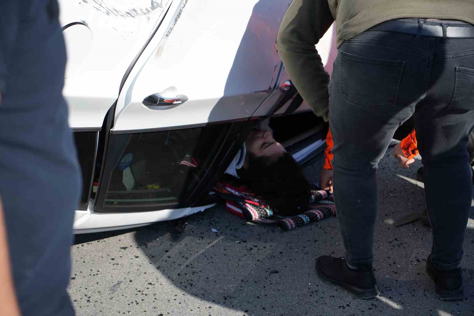 Edirnede Takla Atan Otomobil Sürücüsü Sıkıştığı Yerden Kurtarıldı