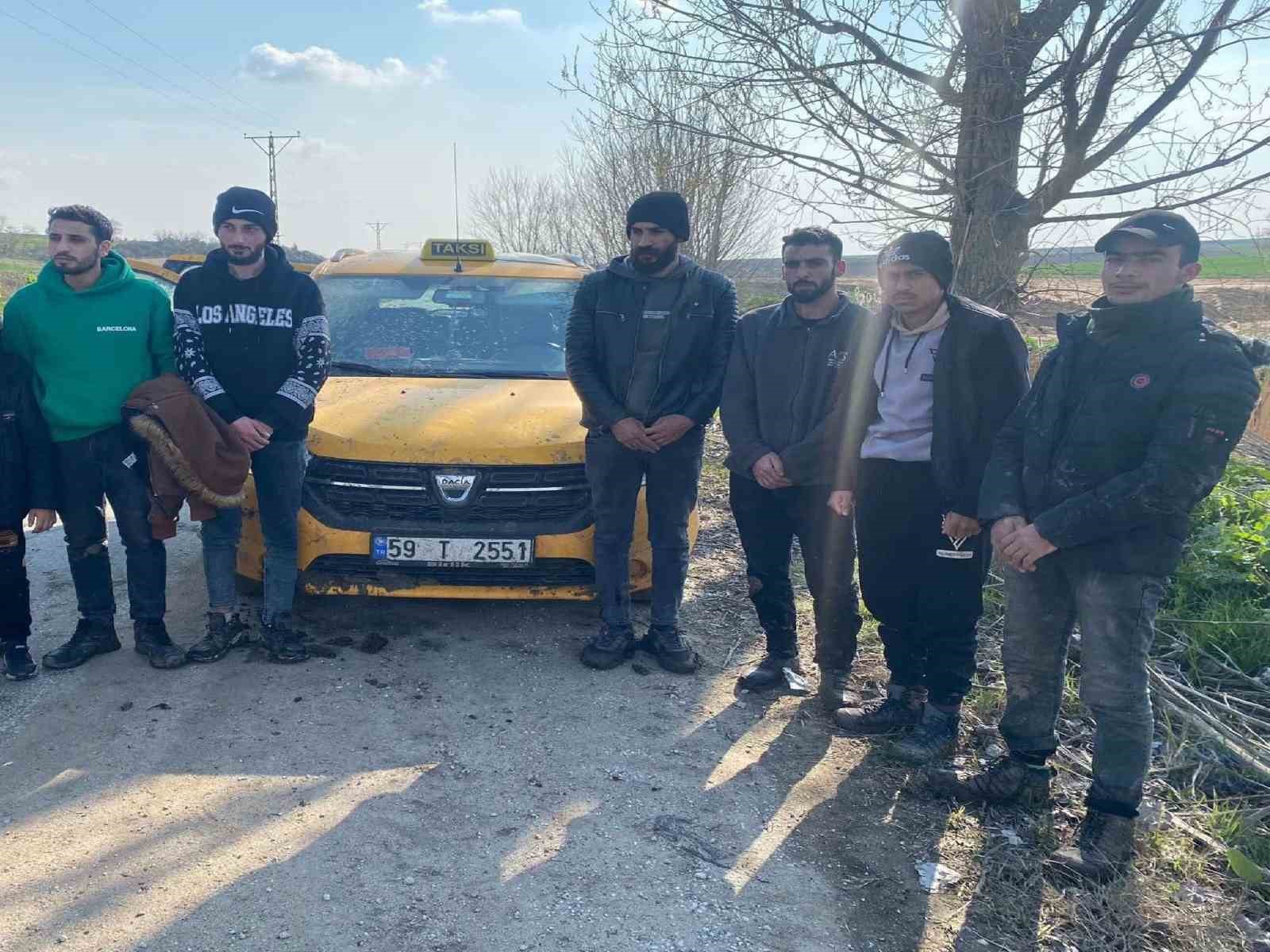 Edirnede Ticari Taksiden 9 Kaçak Göçmen Çıktı