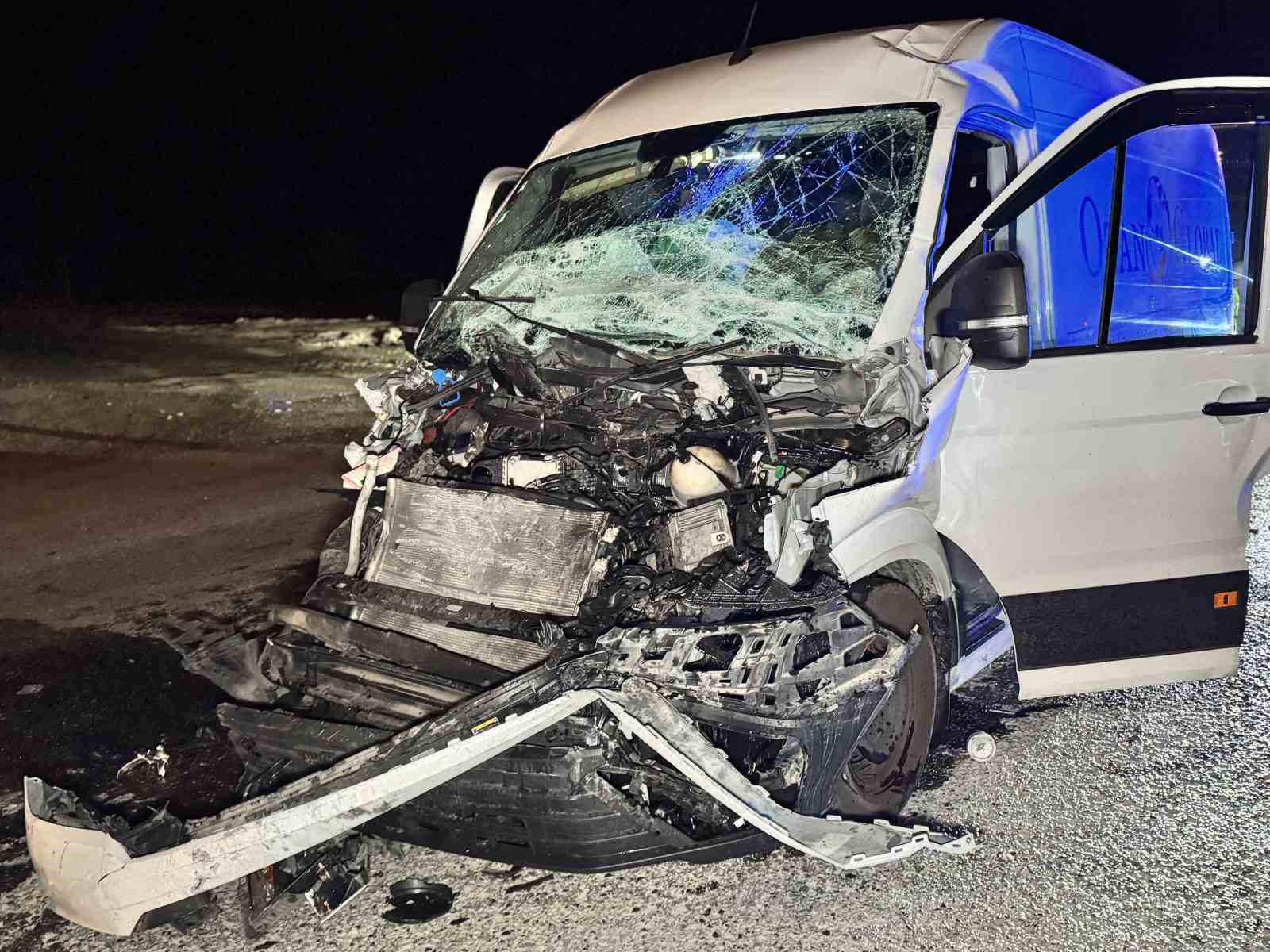 Edirnede Tıra Çarpan Panelvan Hurdaya Döndü