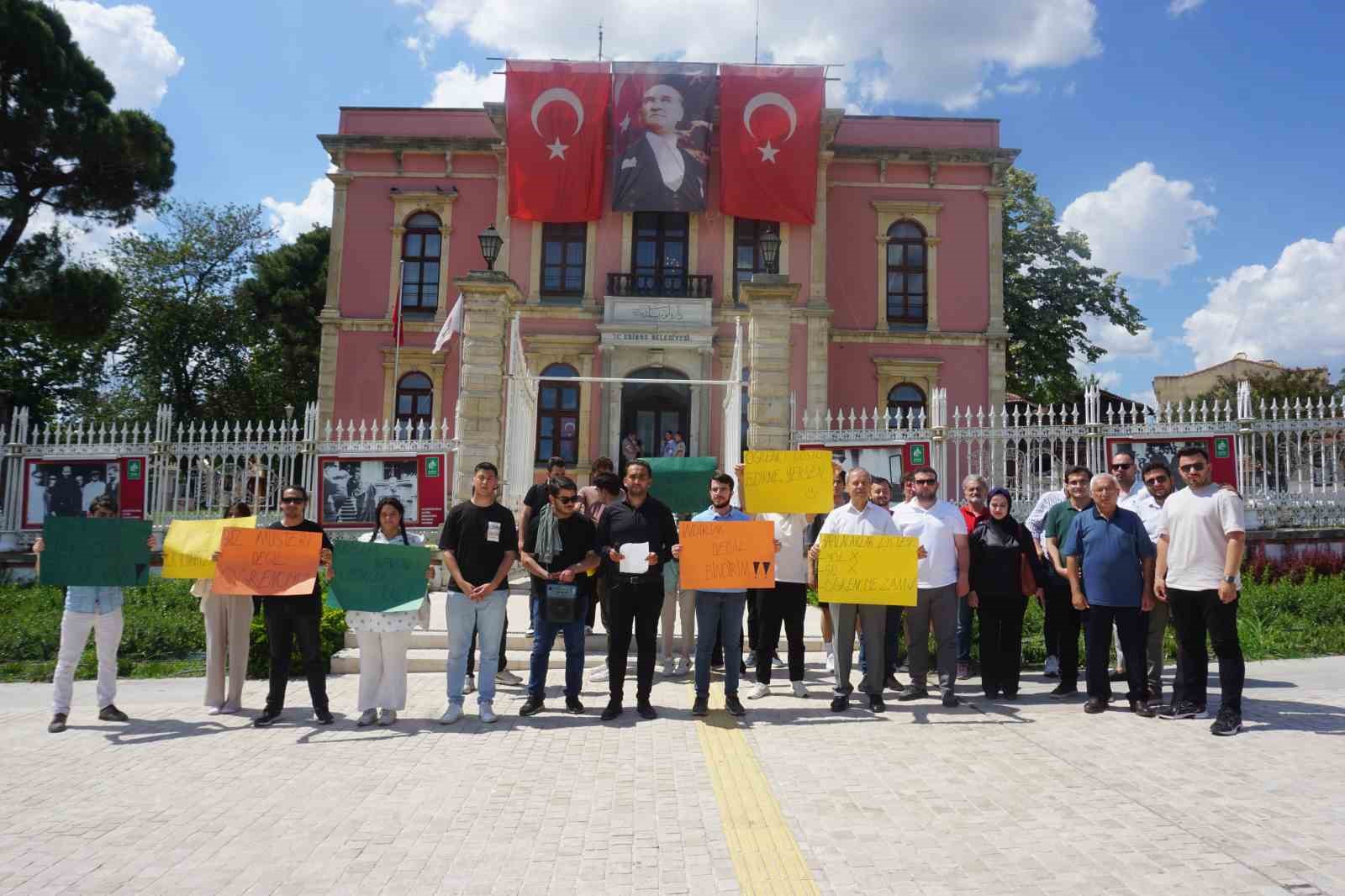 Edirnede Üniversite Öğrencileri Ulaşım Zamlarını Protesto Etti
