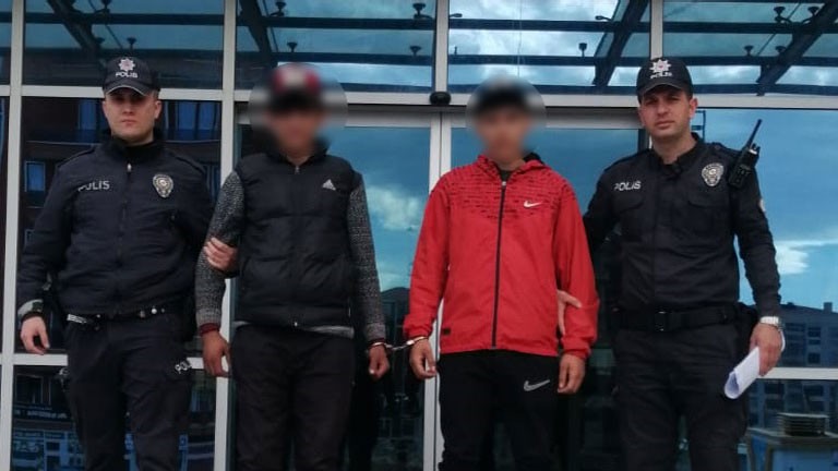 El Arabasıyla Egzoz Çalan Hırsızlar Tutuklandı