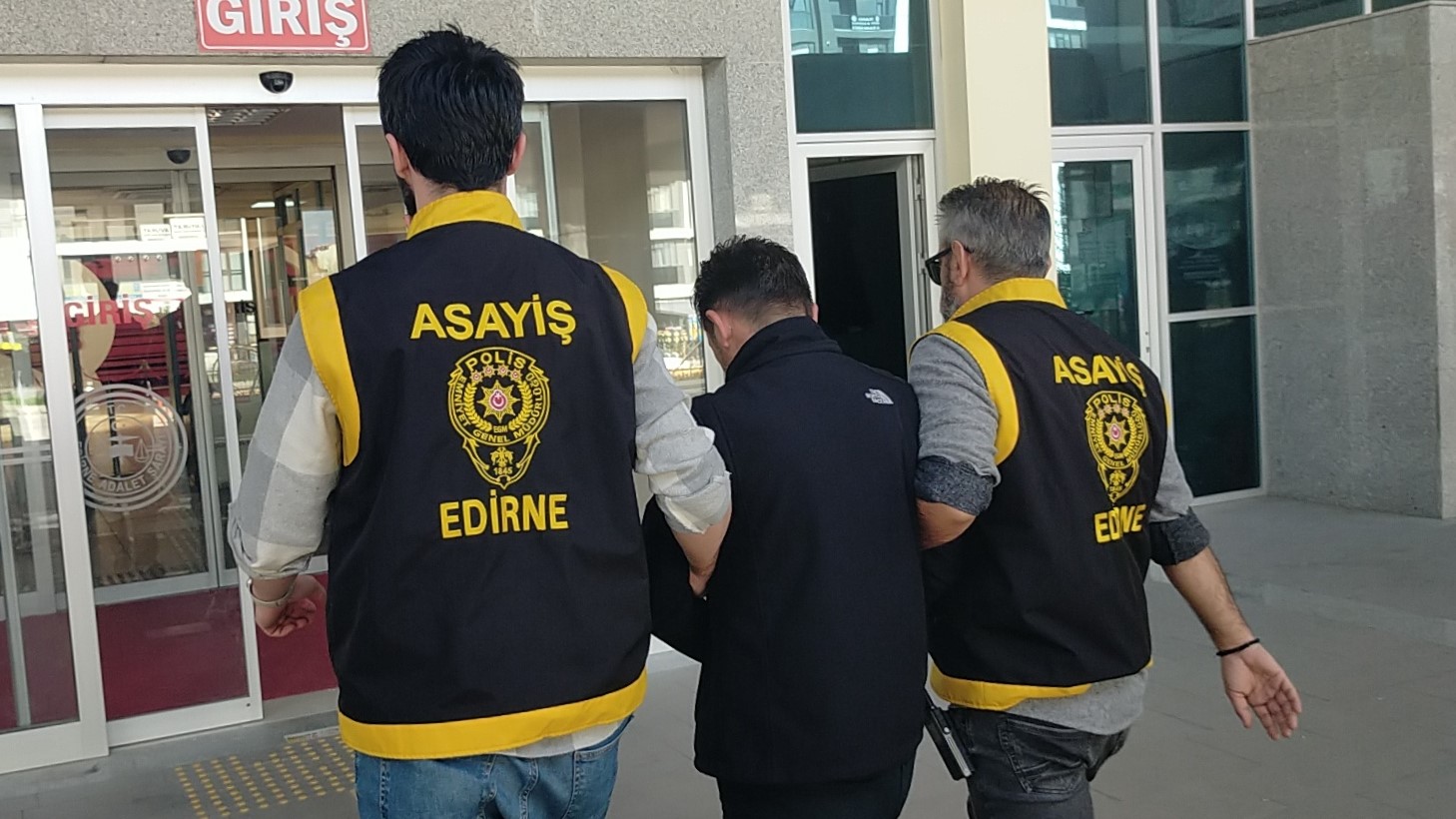 Elini Kesen Hırsızı Kan İzleri Ele Verdi