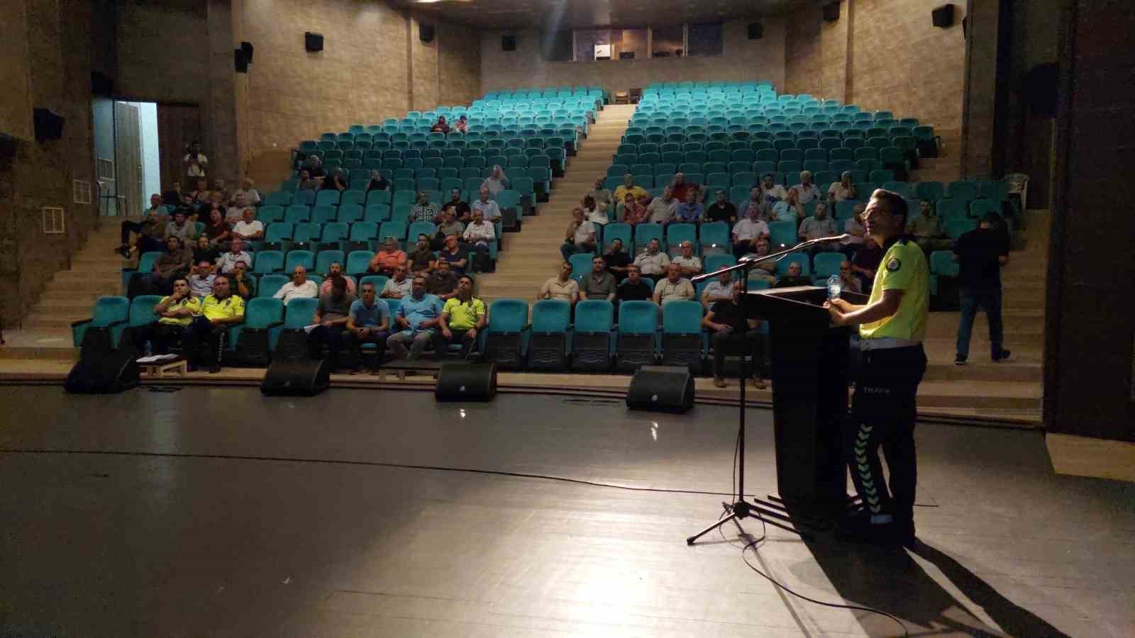 Emniyetten, Öğrenci Taşıyan Şoförlere Bilgilendirme Toplantısı