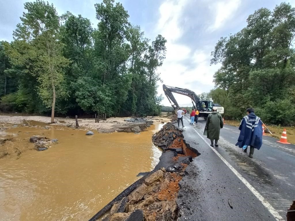 Halk?n Gvenli?i ?in Sel Blgesinde Planl? Elektrik Kesintisi