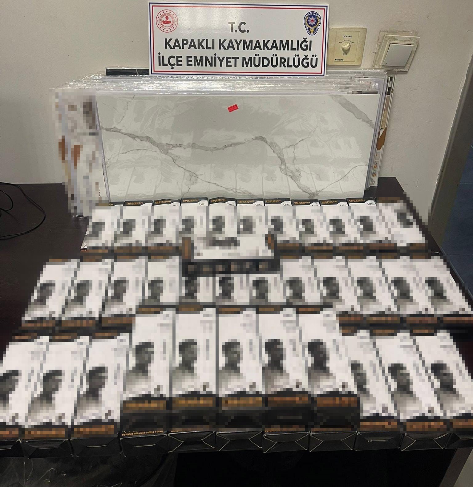 Hırsız, Çaldığı Malzemeleri Polise Teslim Etti
