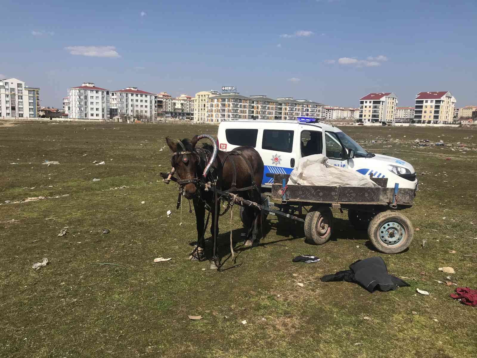 Hırsızlık Şüphelileri At Arabasını Bırakıp Kaçtı