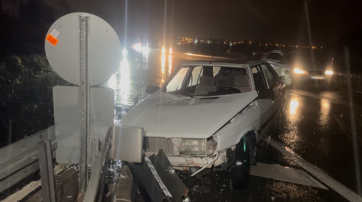 Hurdaya Dönen Otomobilden Yara Almadan Çıktı, Emniyet Kemeri Takmasam Camdan Çıkardım Dedi