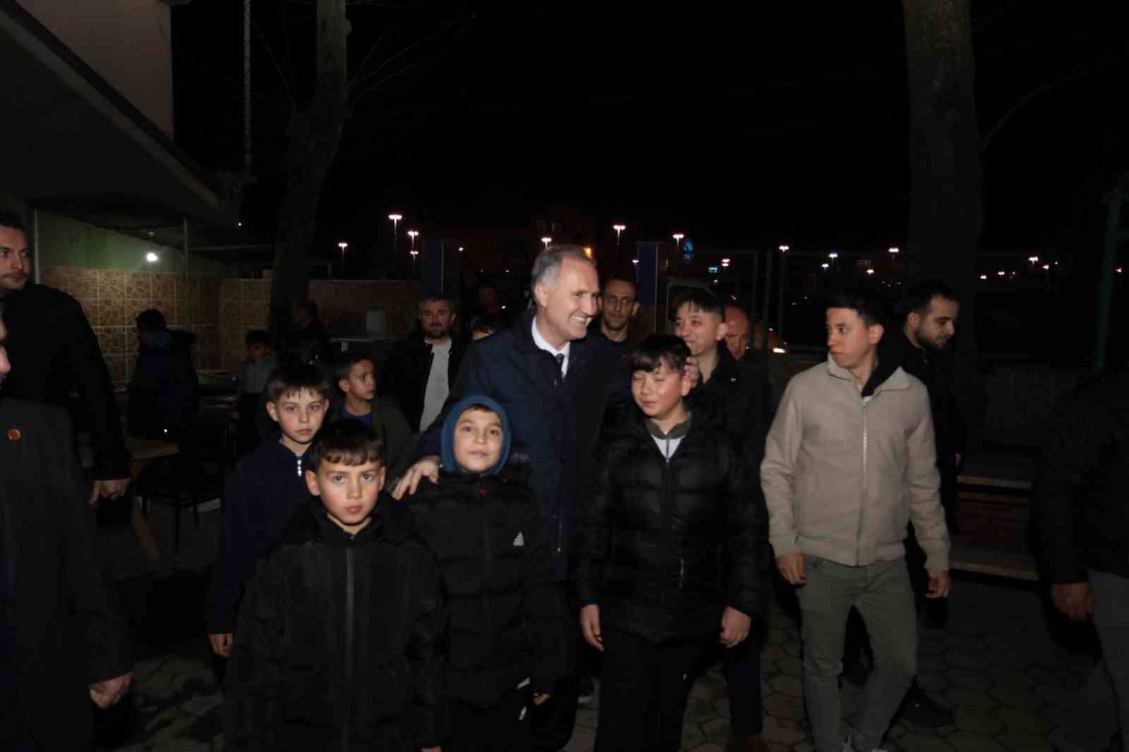 İnegöl Belediyesinden 2 Camide Kandil İkramı