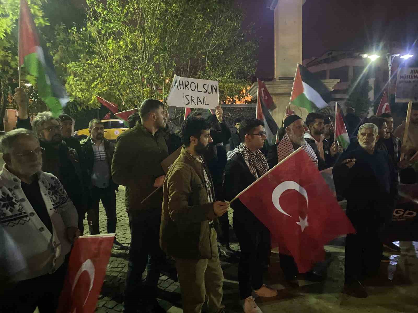 İsrailin Gazzeye Yaptığı Saldırılar Protesto Edildi