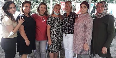 İYİ Partili kadınlar, meme kanserine dikkat çekti