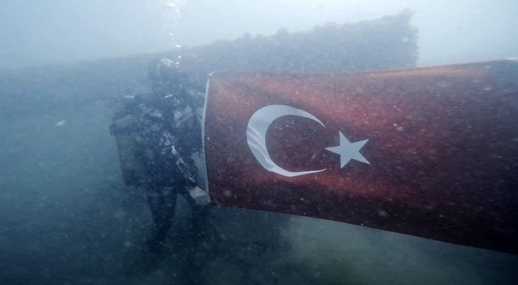 Jandarmanın 185İnci Kuruluş Yıl Dönümünü Gemi Enkazına Dalarak Kutladılar