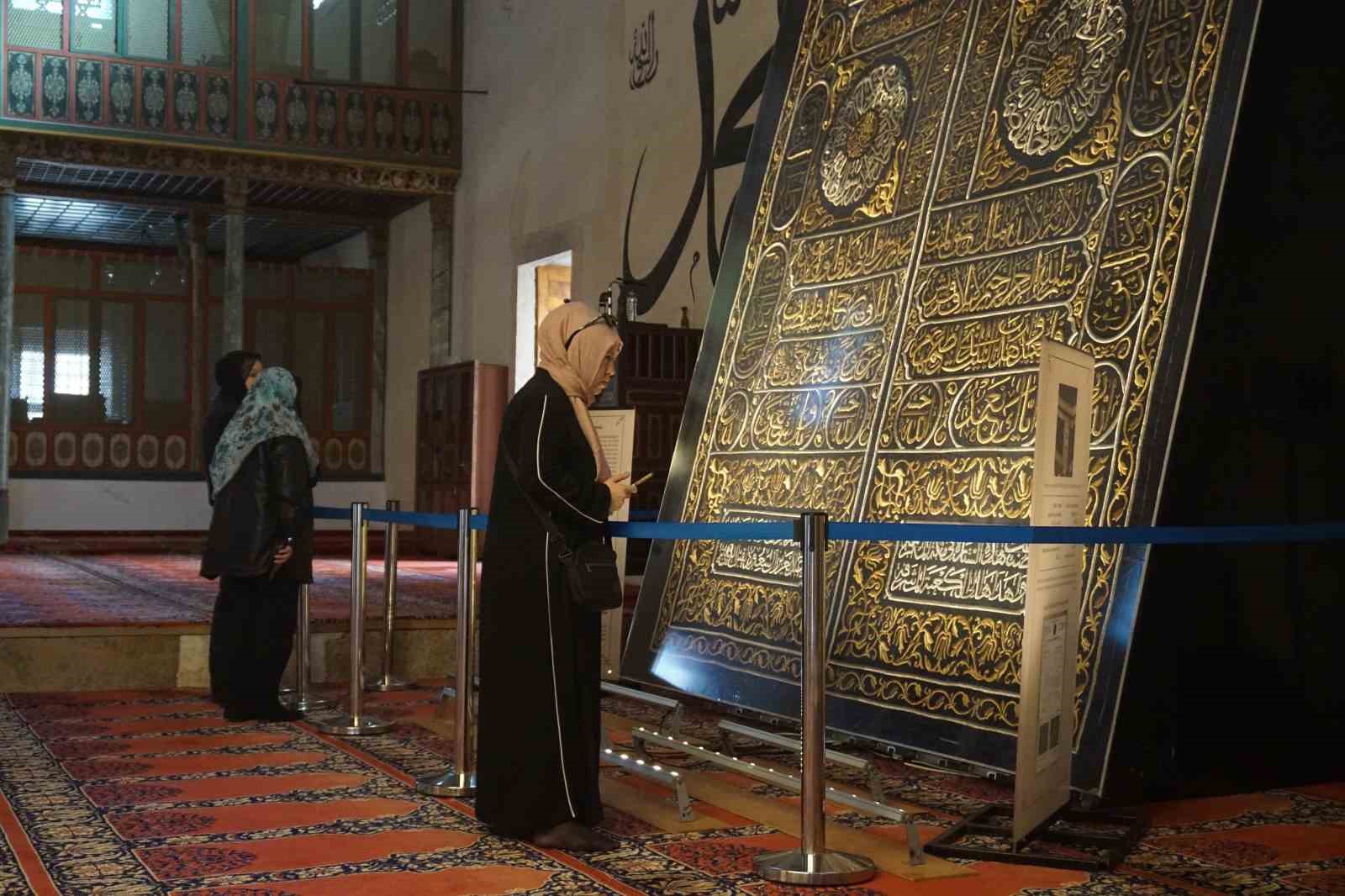 Kabe Kapısının Örtüsü Edirnede Sergilenmeye Başlandı