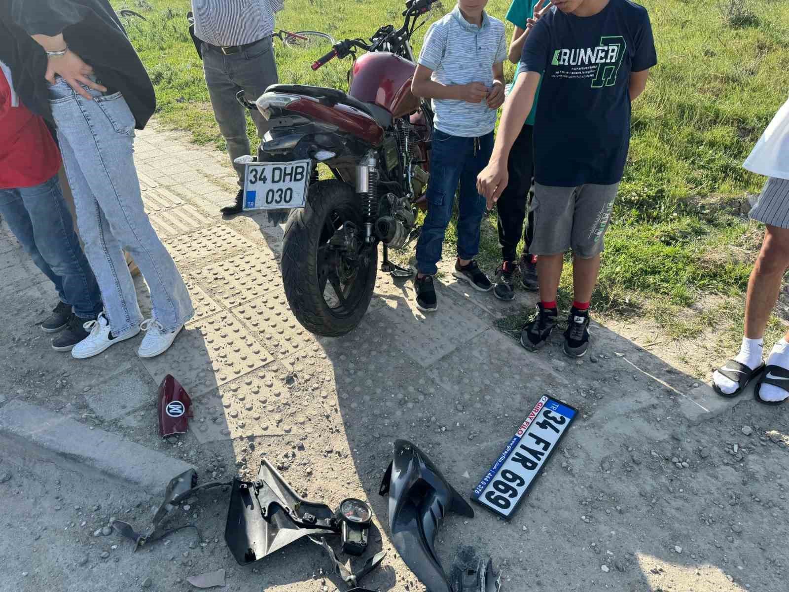 Kapaklıda Kamyonet İle Çarpışan Motosikletli Sürücü Yaralandı