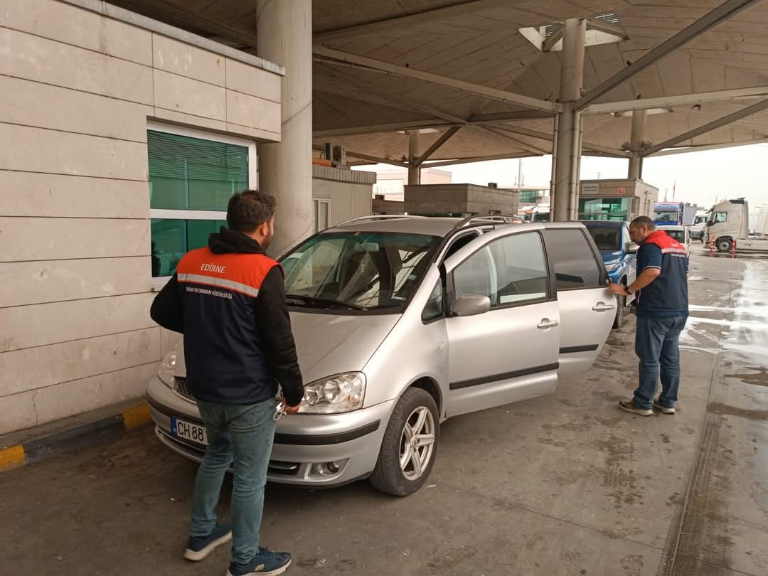 Kapıkulede 33 Ton Kaçak Sülük Ele Geçirildi
