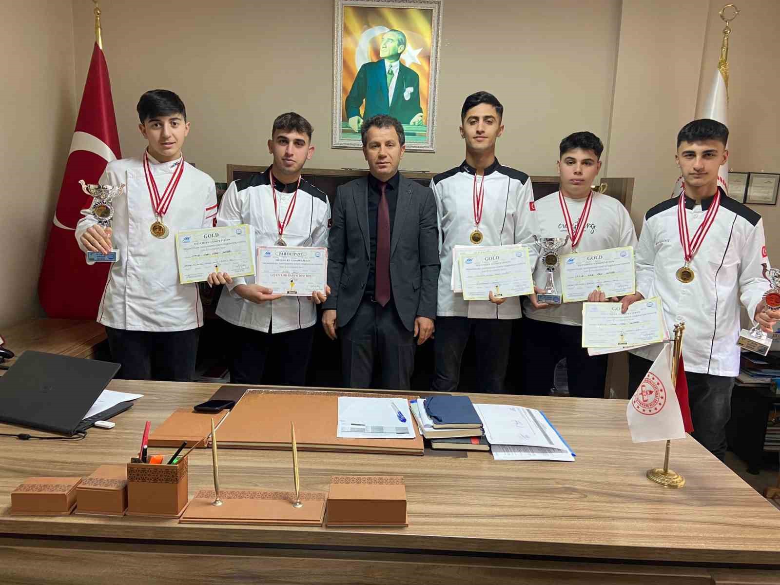 Karacabeyin Genç Aşçıları Türkiye Şampiyonu Oldular