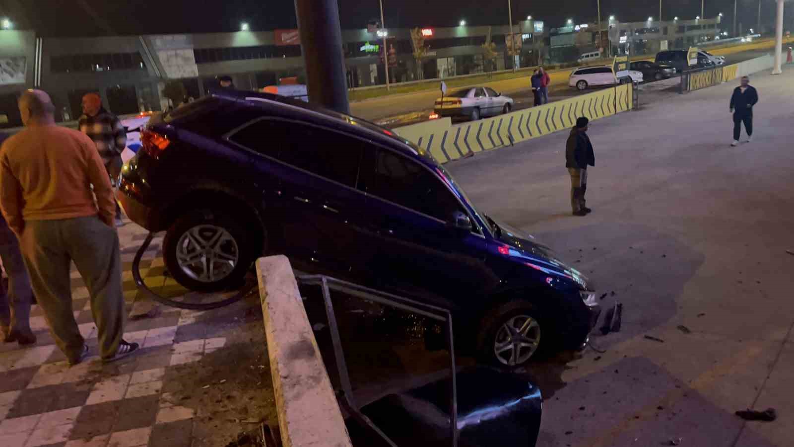 Kaza Yapan Alkollü Sürücünün Trakyalıyım Ben Be Ya, Hiçbir Şeyim Yok Diyerek Polise Sarılmak İstemesi Gülümsetti