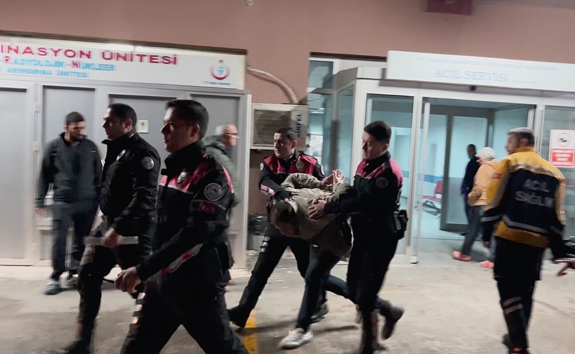 Kendisini Dolandırdığını İddia Ettiği Arkadaşını Silahla Vurdu