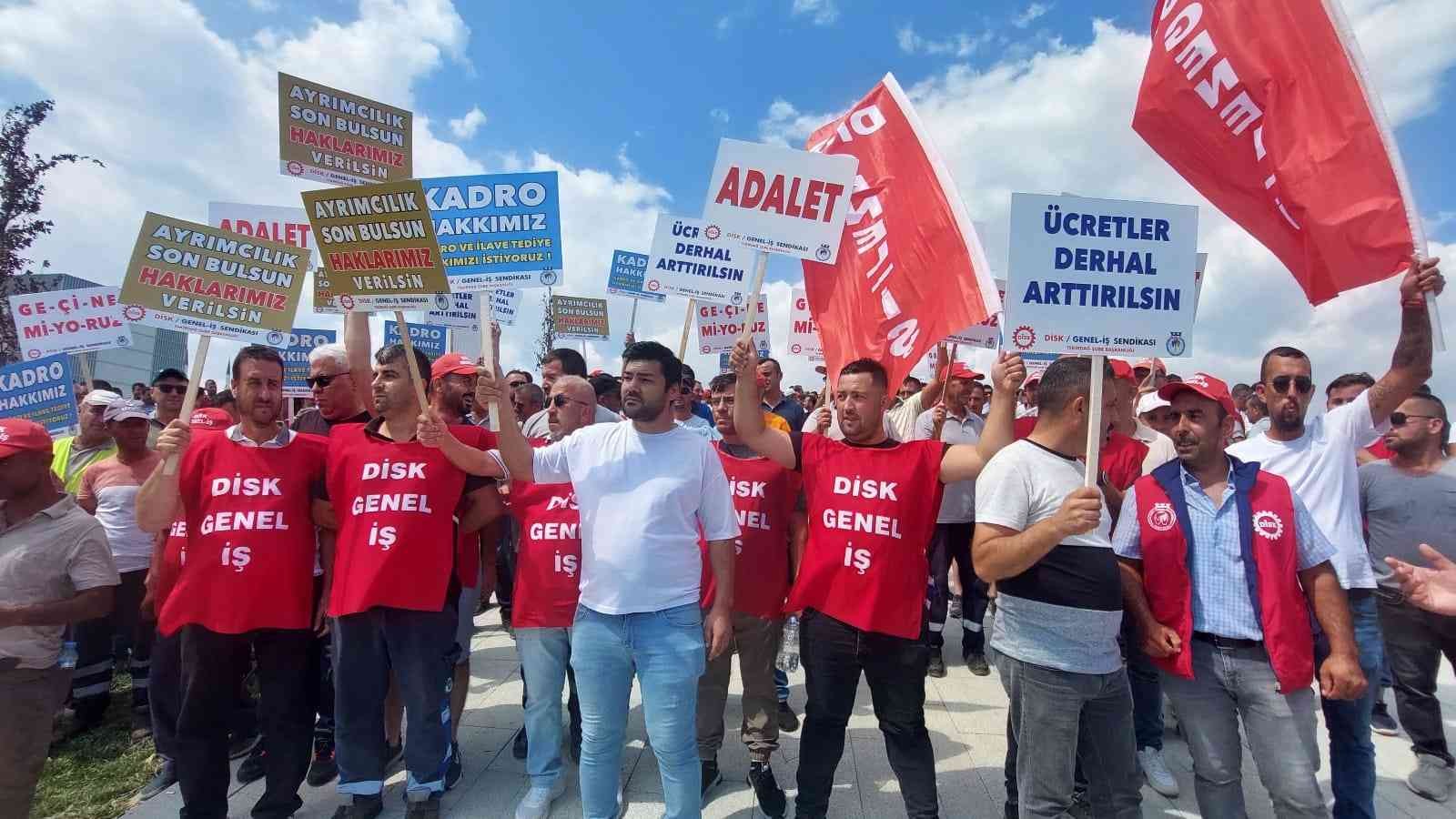Kılıçdaroğlu Ve Chpli Başkan İşçiler Tarafından Islıklandı