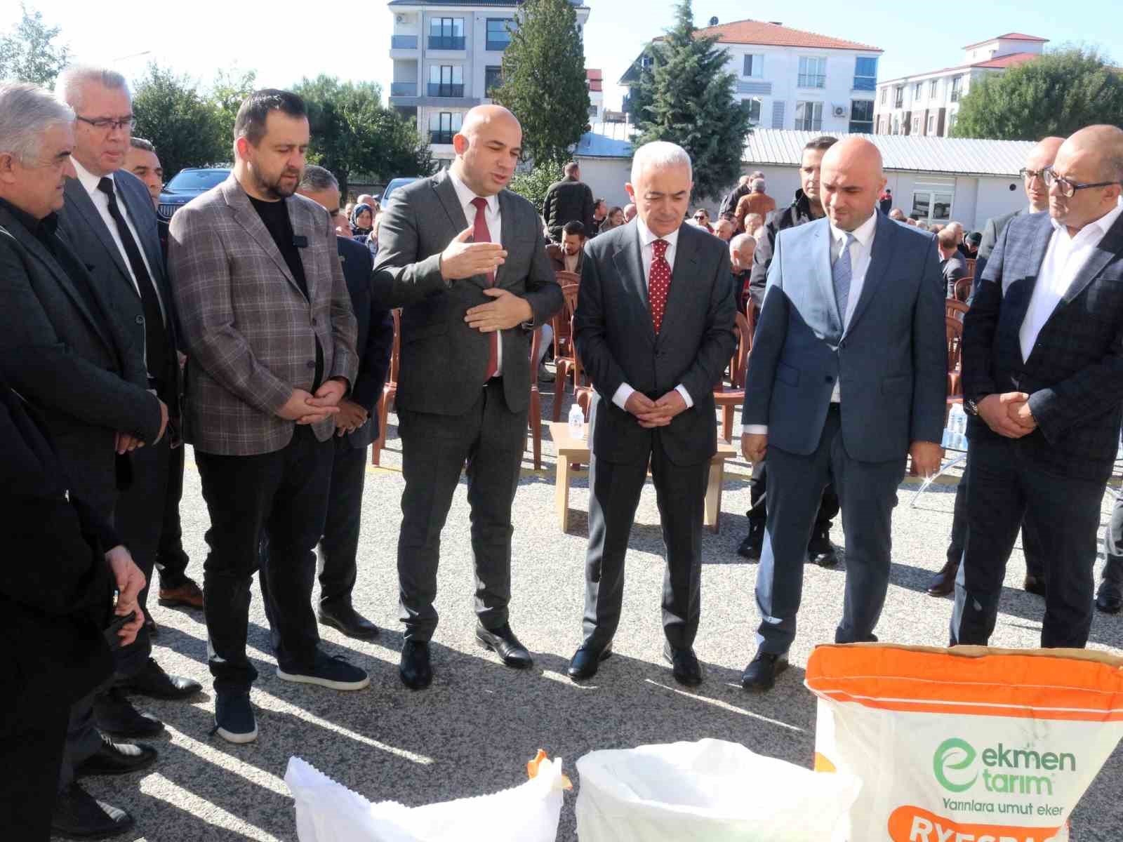 Kırklarelinde Kuraklığa Dayanıklı Yem Tohumu Dağıtıldı