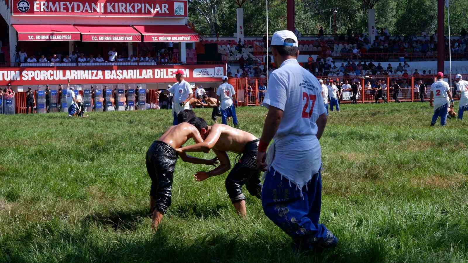 Kırkpınarda Bugün 40 Başpehlivan Kol Bağlayacak