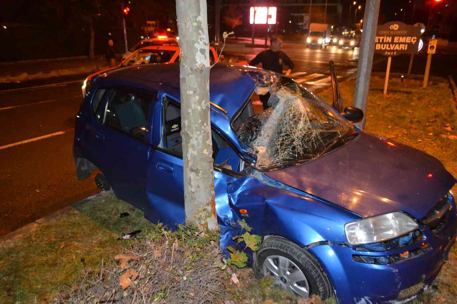 Kırmızı Işık İhlali Ve Aşırı Hız Kazaya Neden Oldu, Otomobil Hurdaya Döndü