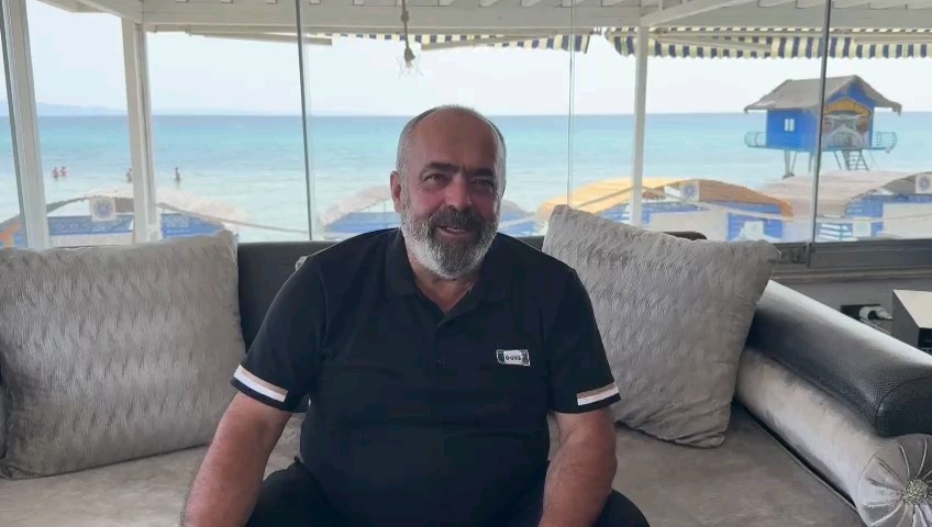 Kurban Bayramında Otogara Giren İnatçı Keçi Çekmeceden Paraları Alıp Gitti