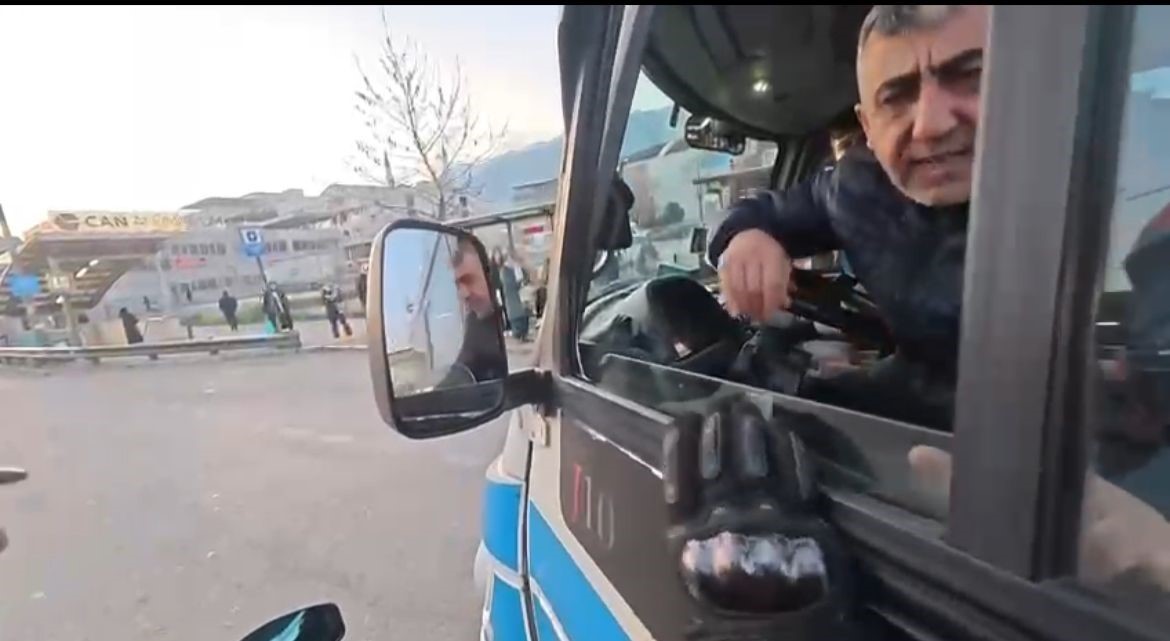 Lan Kelimesini  Duyunca El Frenini Çekip Kavgaya Tutuştu