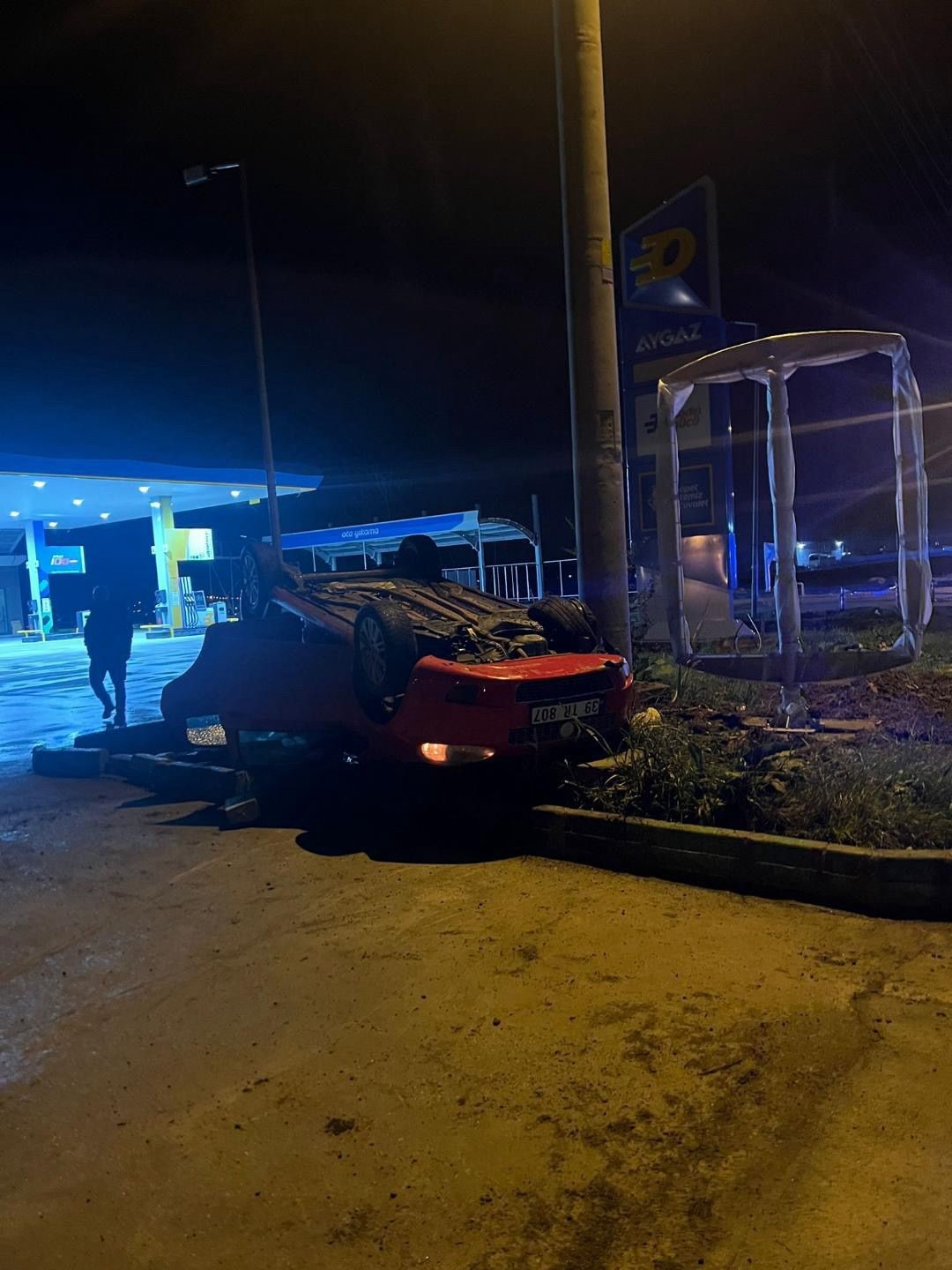 Lüleburgazda Takla Atan Otomobildeki 2 Kişi Yaralı Olarak Kurtuldu