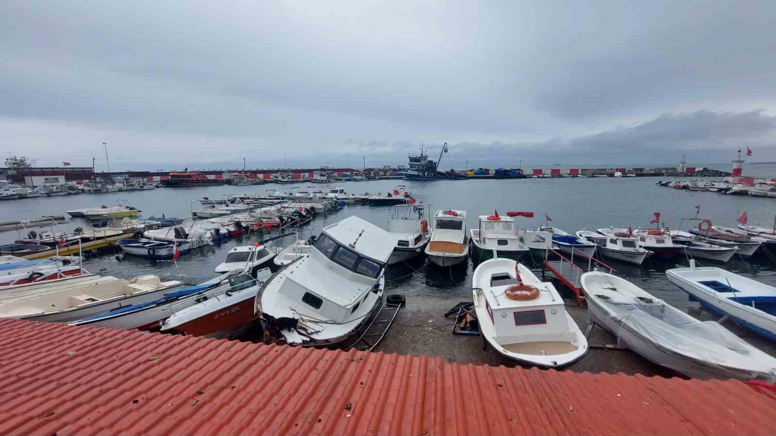 Marmarada Deniz Ulaşımına Poyraz Engeli