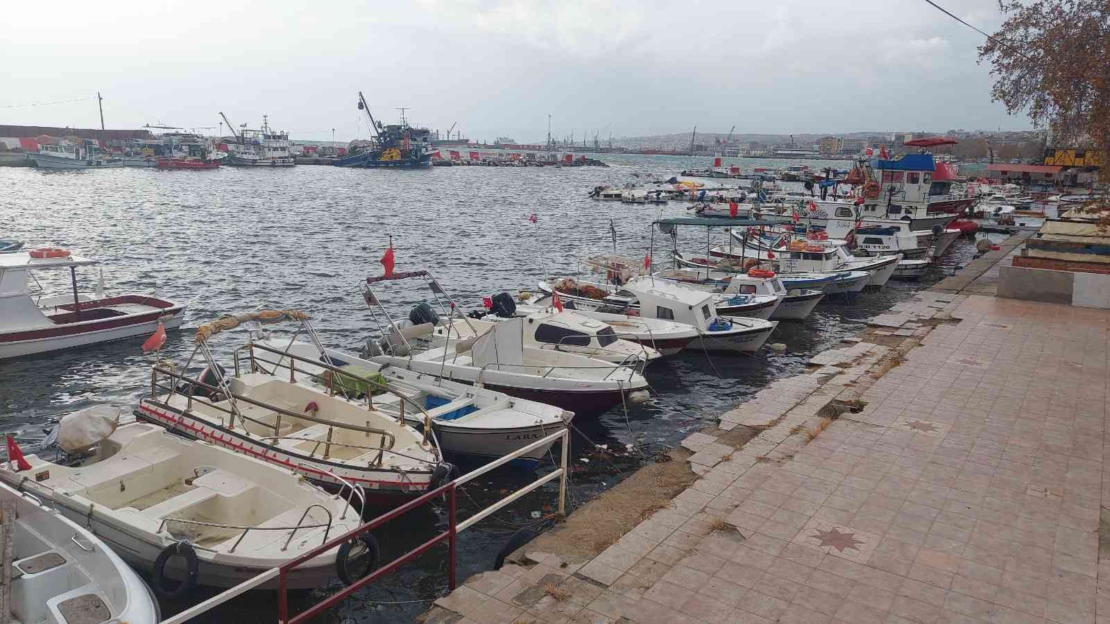 Marmarada Lodos Etkisini Sürdürüyor: Balıkçılar 1 Haftadır Denize Açılamıyor