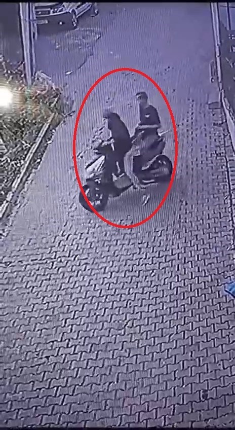 Motosikletli Hırsızlar Balkonda Asılı Çamaşırları Çaldı