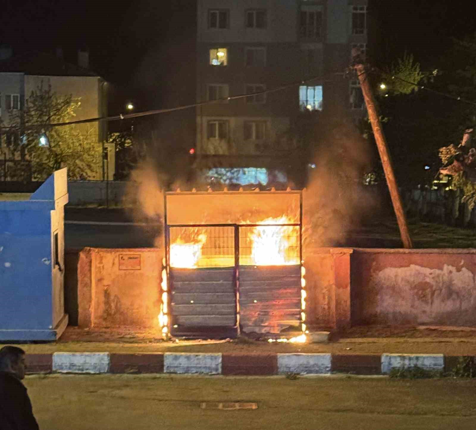 Muratlı Belediyesine Ait Konteyner Alev Alev Yandı