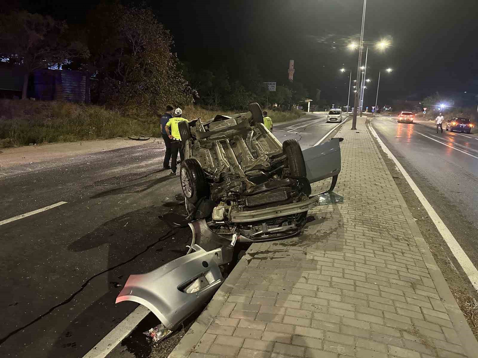 Muratlı Sanayi Sitesi Önünde Takla Attı