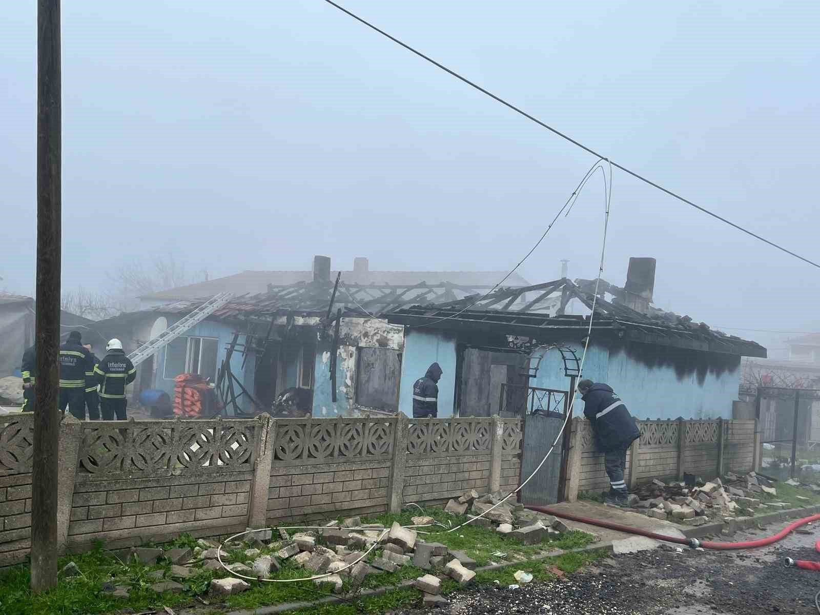 Muratlıda Ev Yangını: 1 Kişi Dumandan Etkilendi