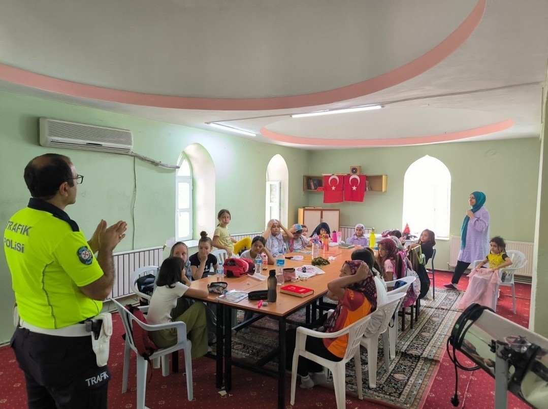 Pınarhisar‘Da Kuran Kursu Öğrencilerine Trafik Eğitimi