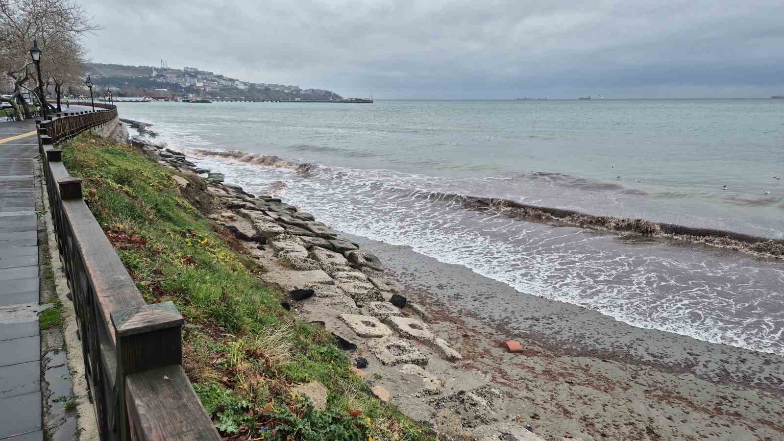 Poyraz Fırtınası Nedeniyle Balıkçılar Denize Açılamadı