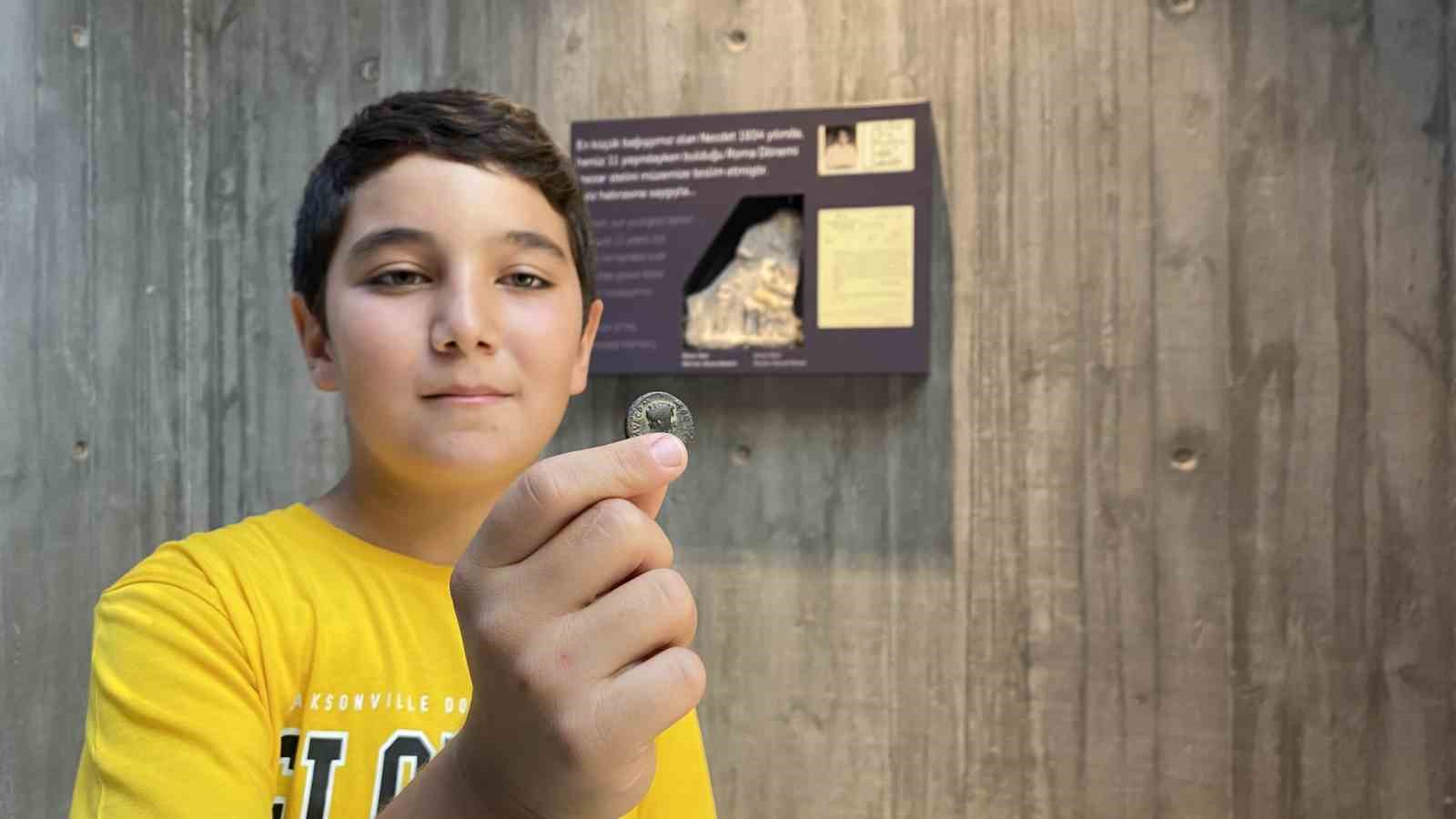 Roma Dönemine Ait 2 Bin Yıllık Sikke Buldu, Müzenin En Küçük Eser Bağışçısı Oldu