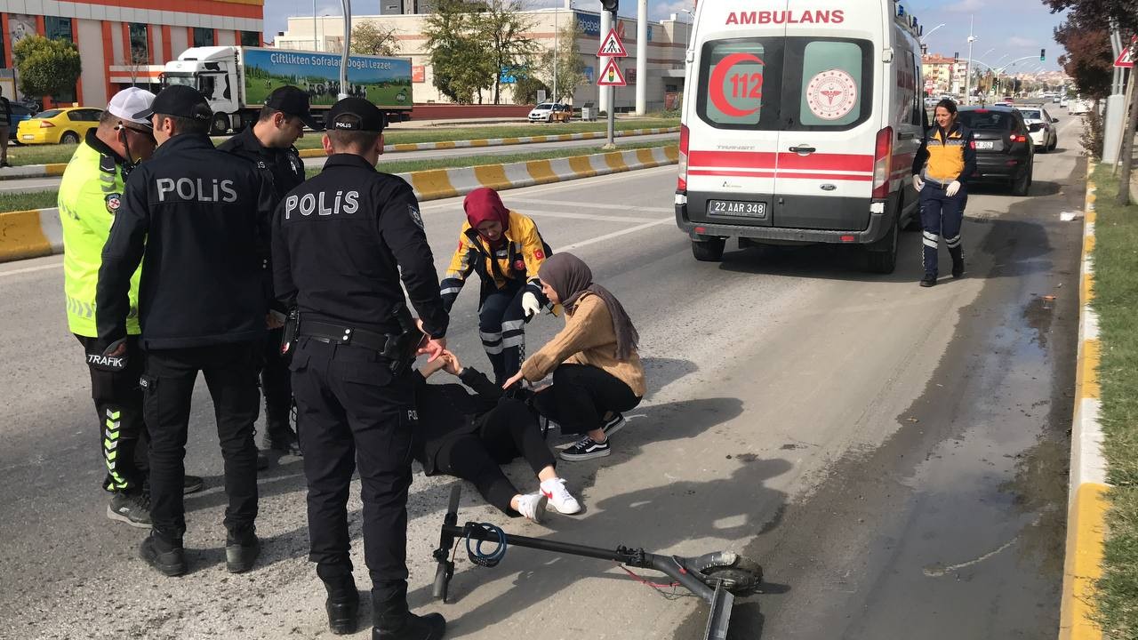 Scooterdan Düşen Öğrenci Yaralandı