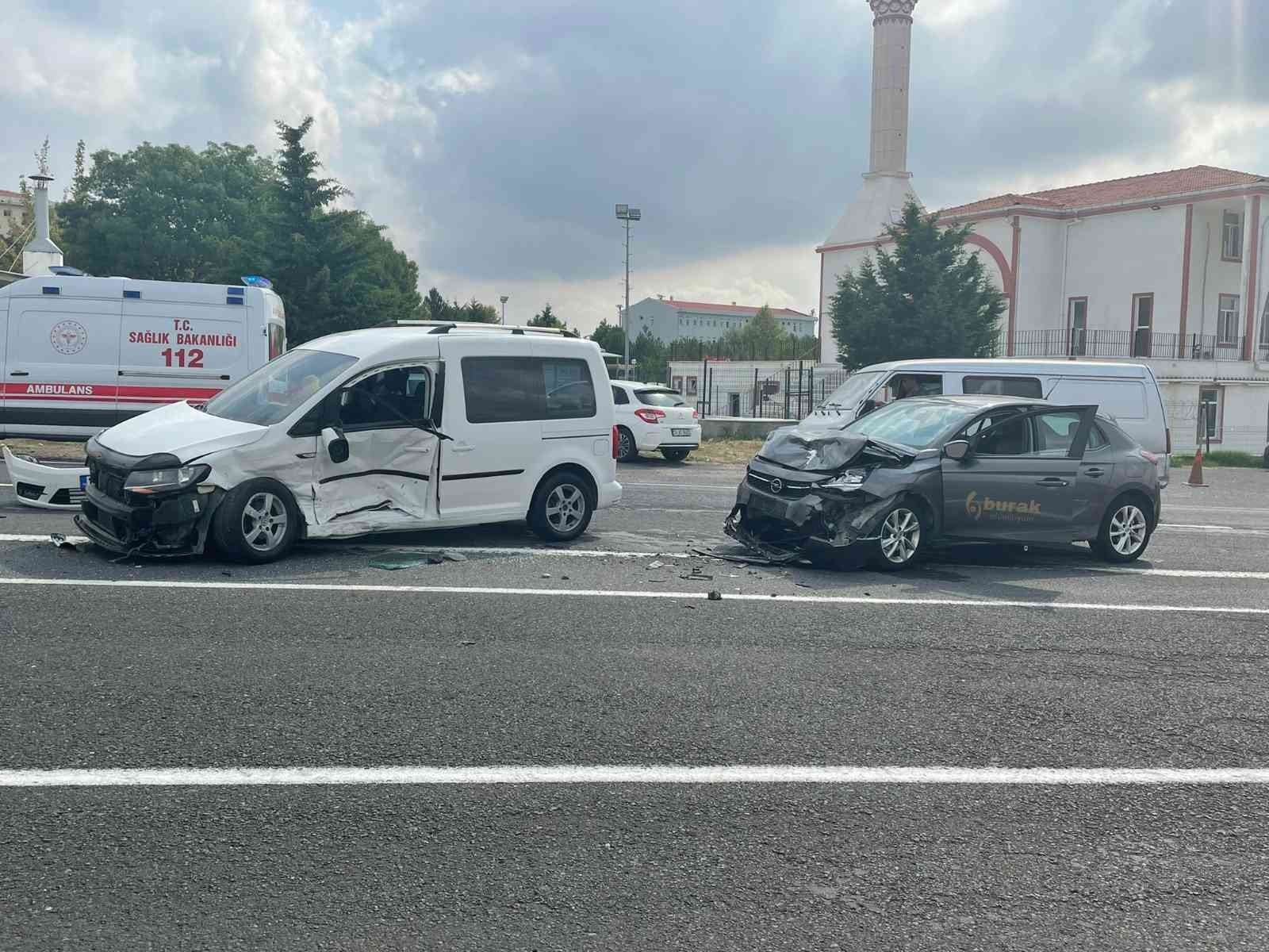 Süleymanpaşa-Muratlı Yolunda Kaza: 3 Yaralı