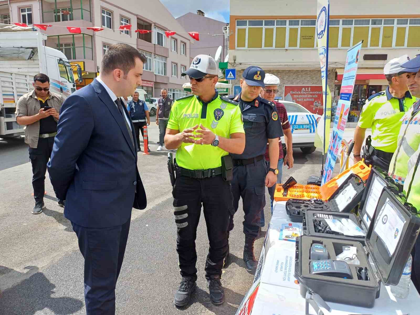 Süloğlunda Polis Ve Jandarma Vatandaşlarla Buluştu