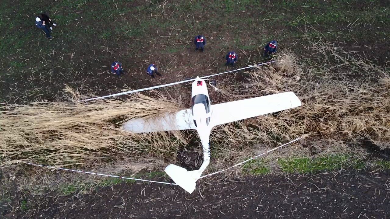 Tarlaya İnen Uçağın Enkazı, Dron İle Görüntülendi