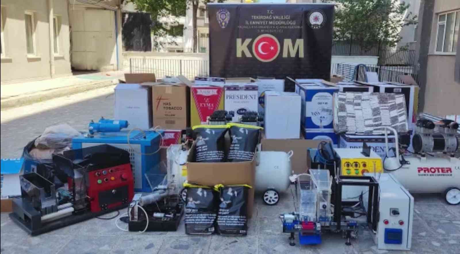 Tekirdağ Ve İzmirde Dev Operasyon: 4 Milyonluk Tütün Malzemesi Ele Geçirildi