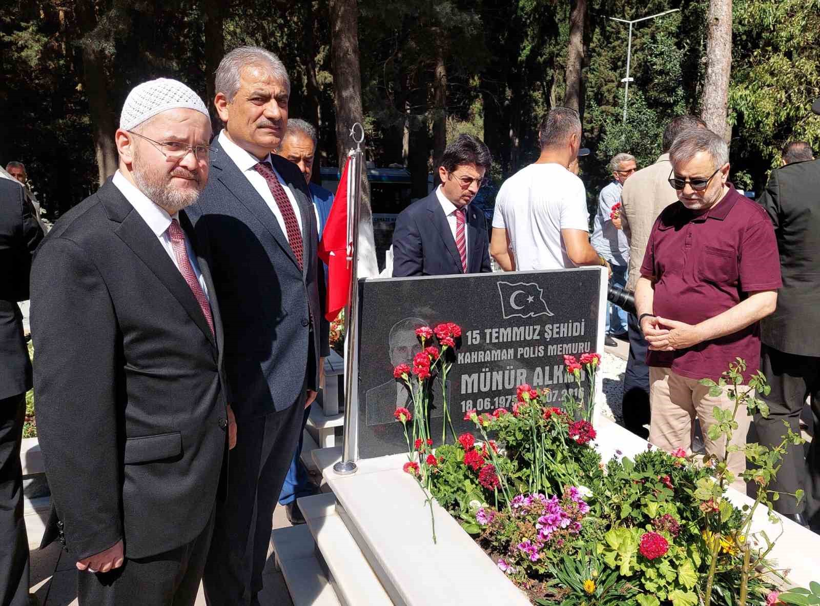 Tekirdağda 15 Temmuz Anmaları Başladı: Şehit Mezarlıklarına Karanfil Bırakıldı